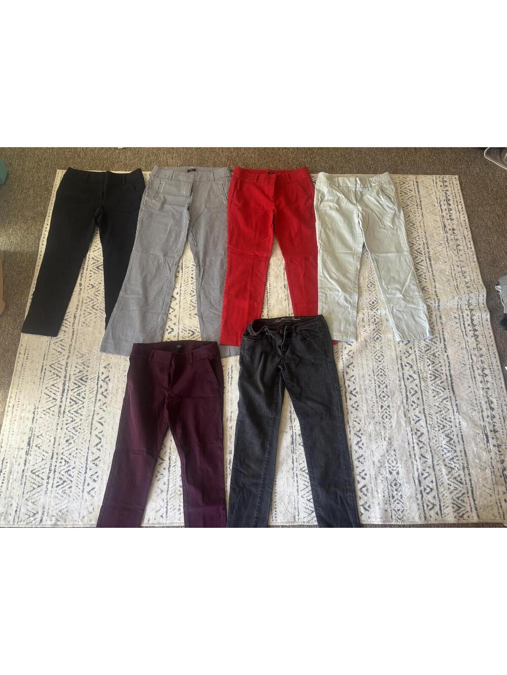 Lot of 6 Women's Skinny Pants in Assorted Colours, Size 2 / 2P